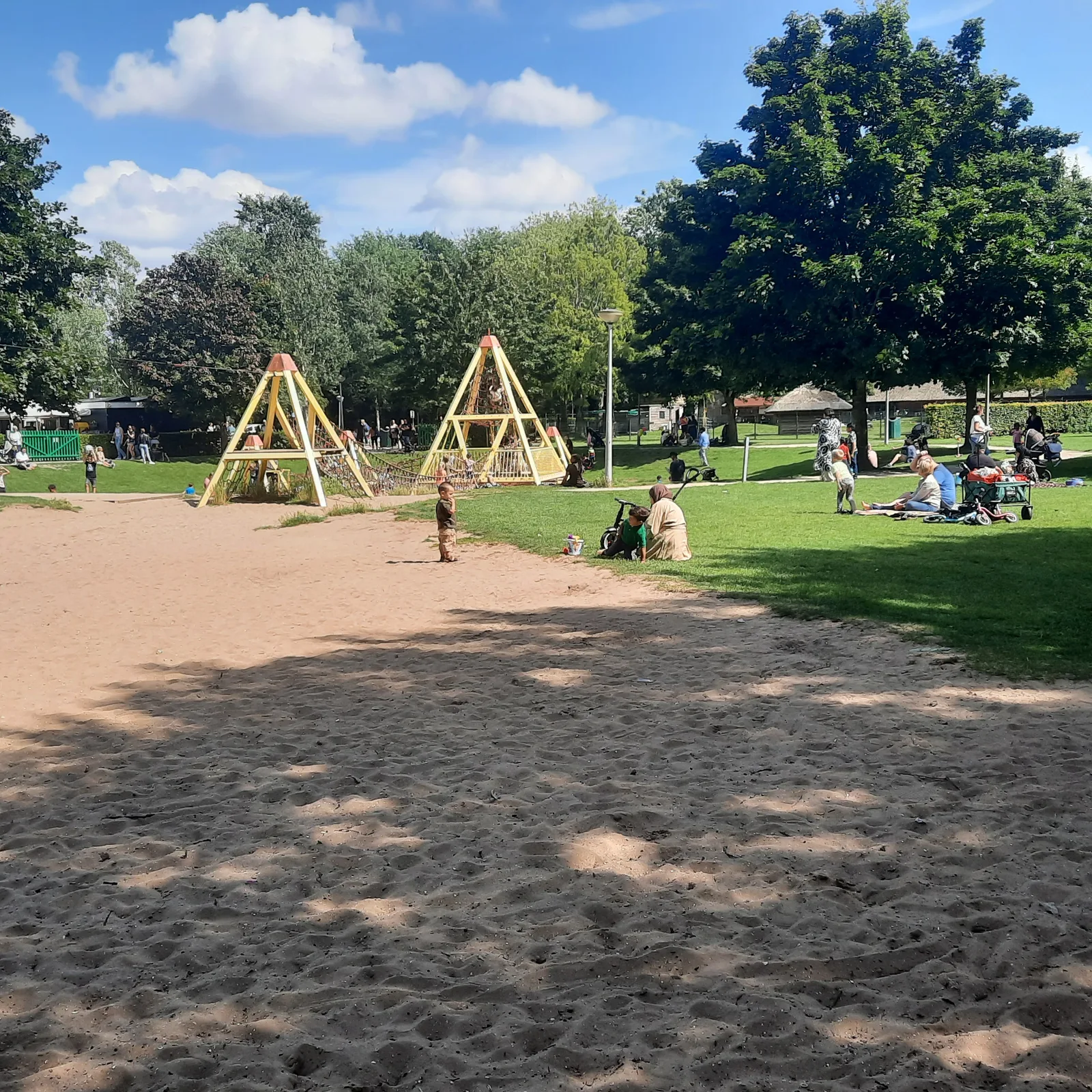 Details at Amstelpark Amsterdam — travel photo