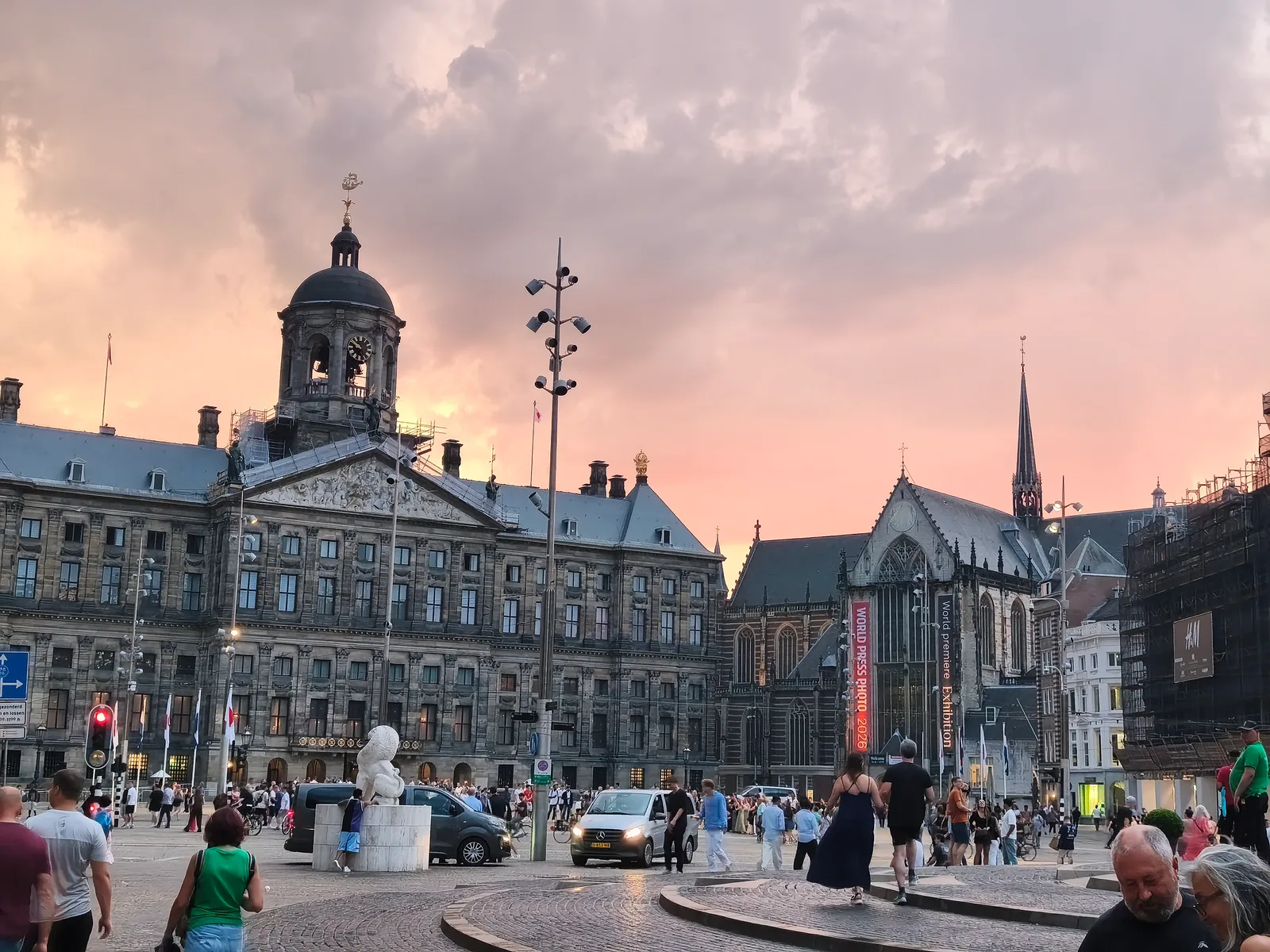 Atmosphere at Dam Square Amsterdam — travel photo