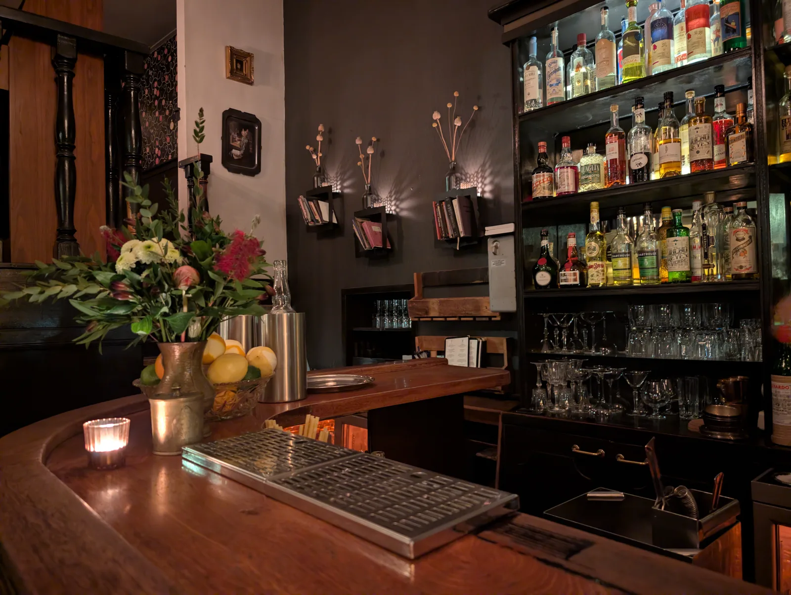 Hiding in Plain Sight — hidden gems guide Amsterdam