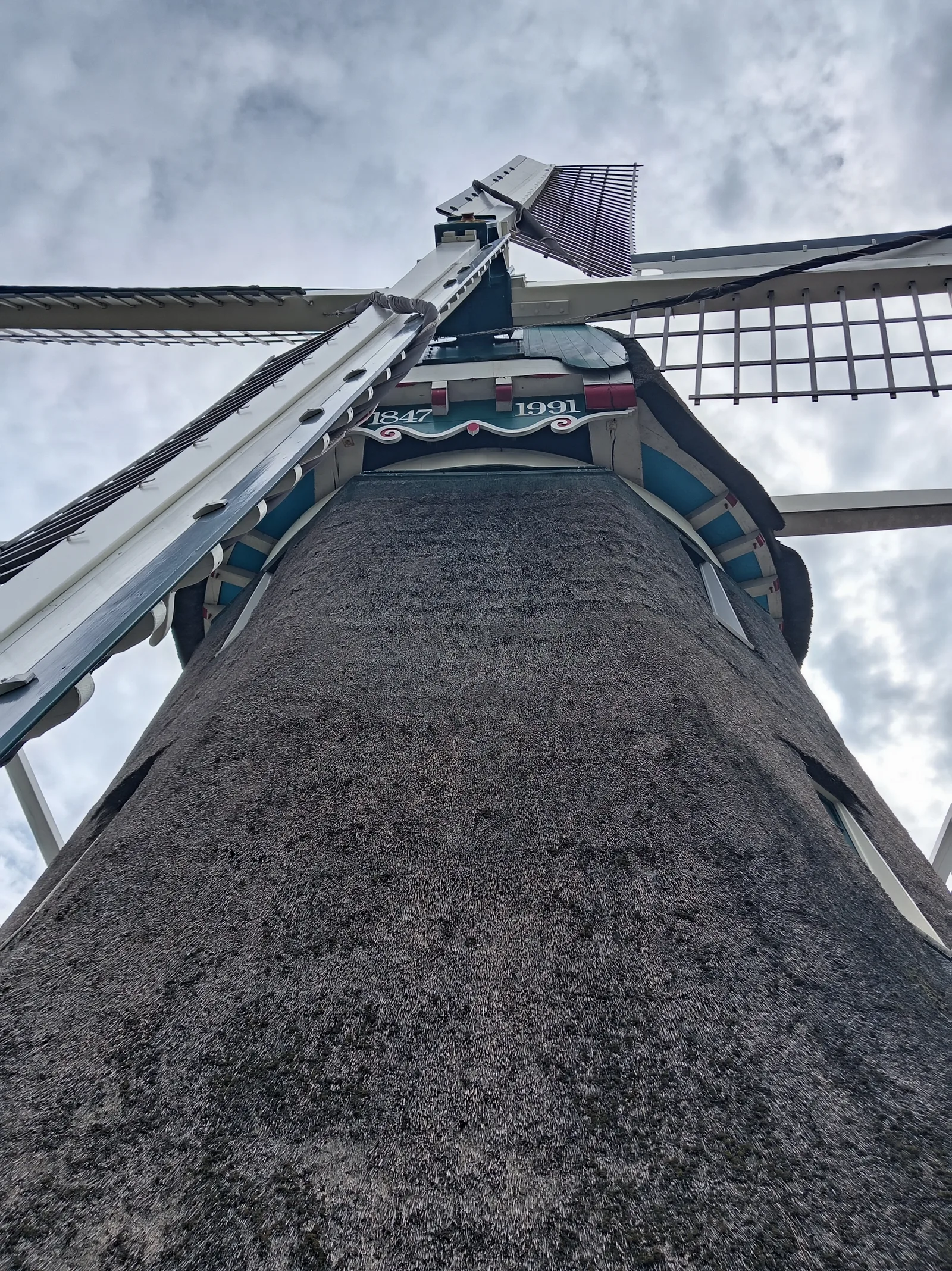 Atmosphere at Molen Van Sloten (1990) & Kuiperij Museum - Windmill Amsterdam — travel photo