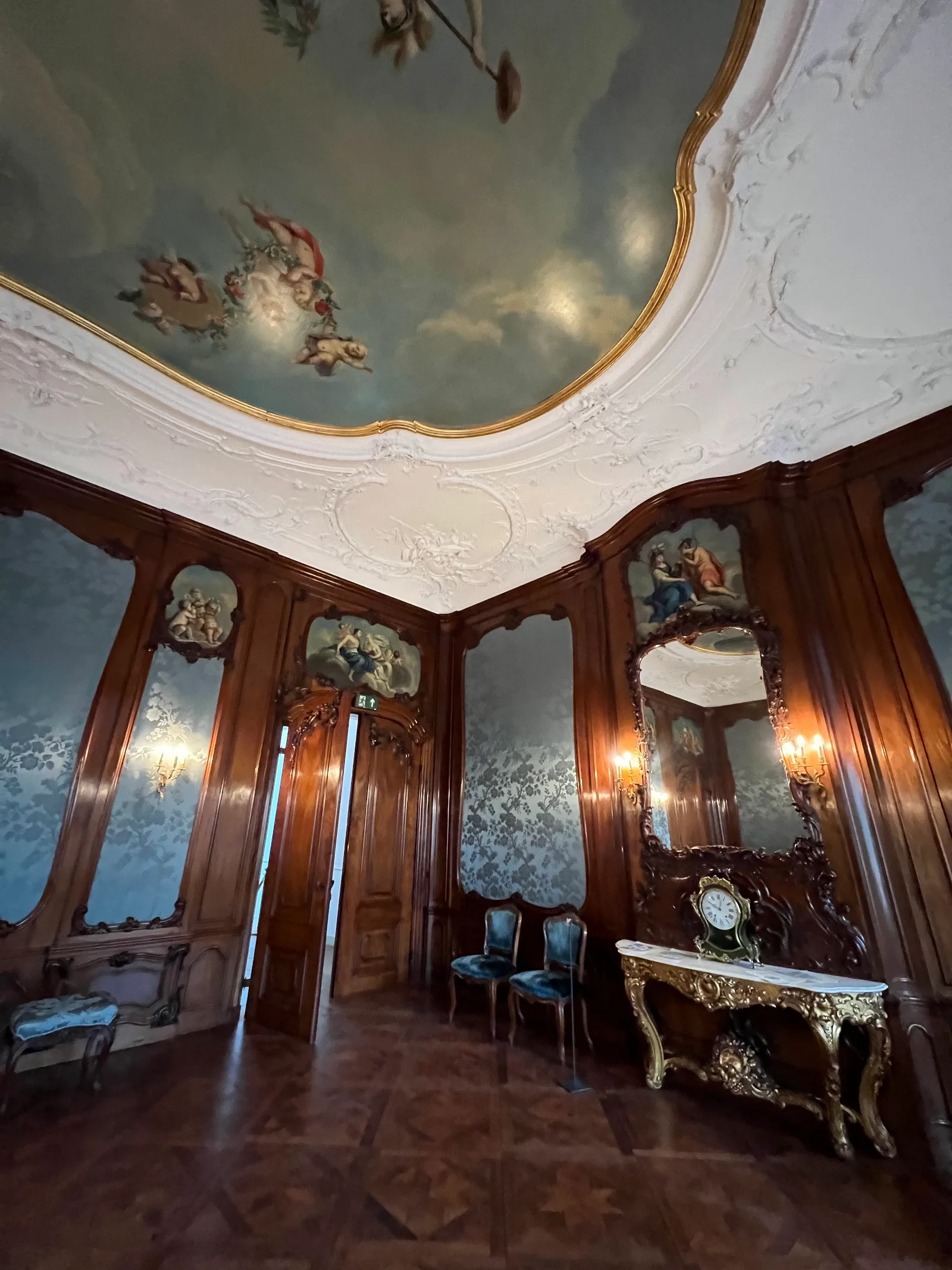 Atmosphere at Museumhuis Bartolotti Amsterdam — travel photo