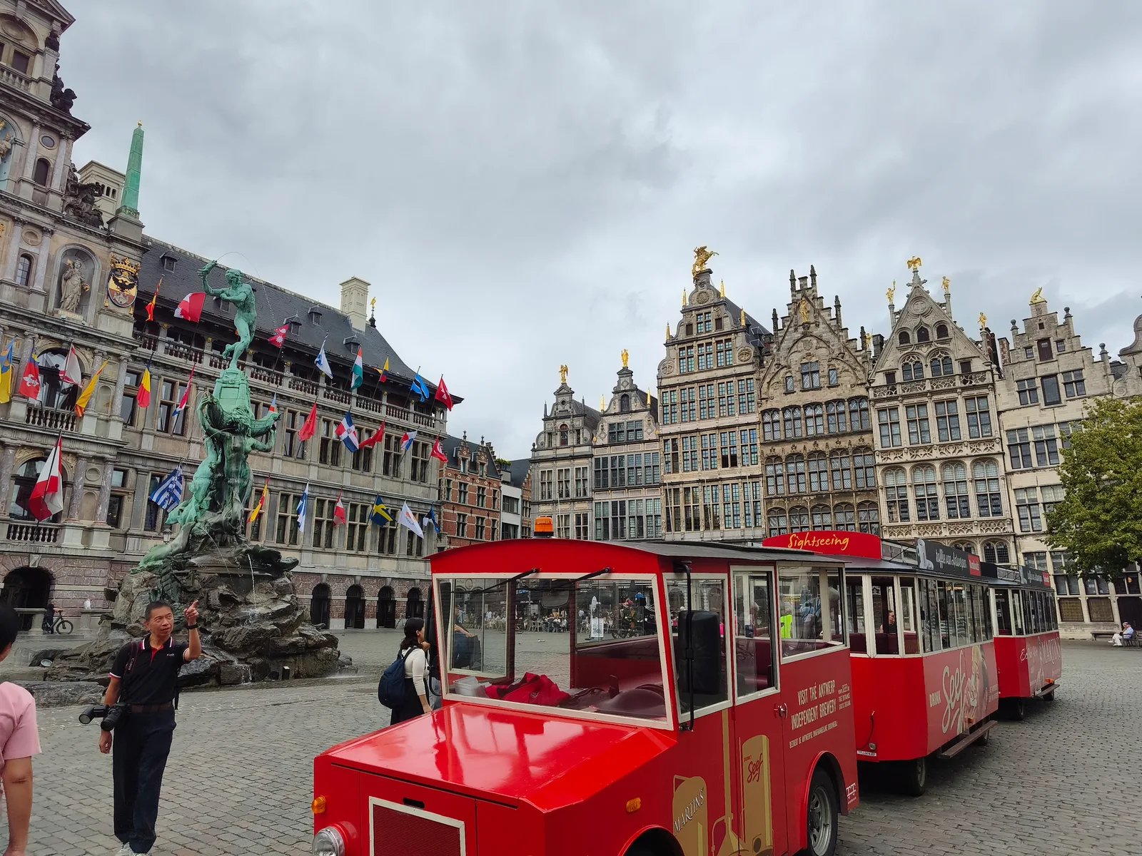 Atmosphere at Antwerp City Hall Antwerp — travel photo