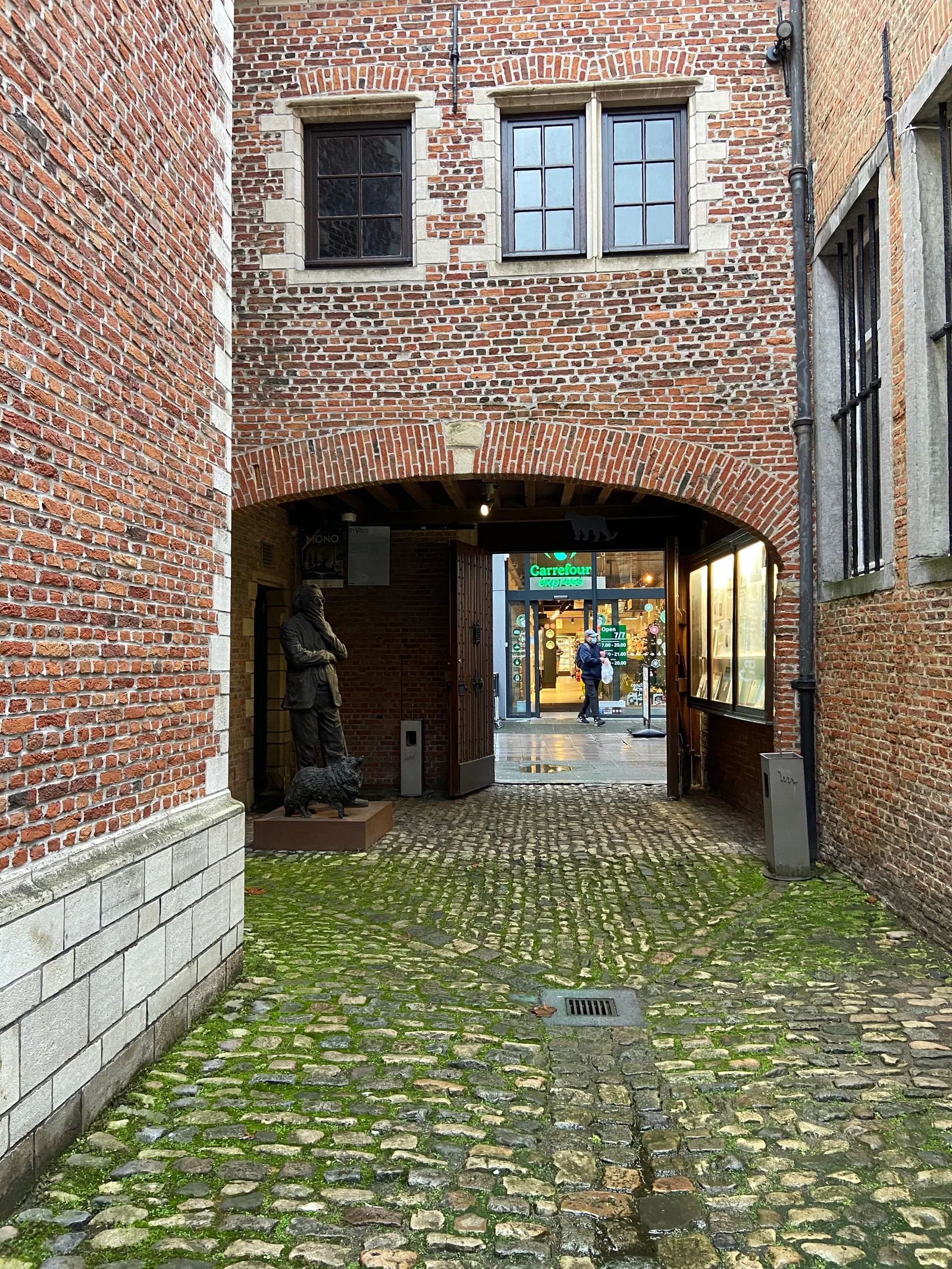 Atmosphere at De Zwarte Panter Antwerp — travel photo