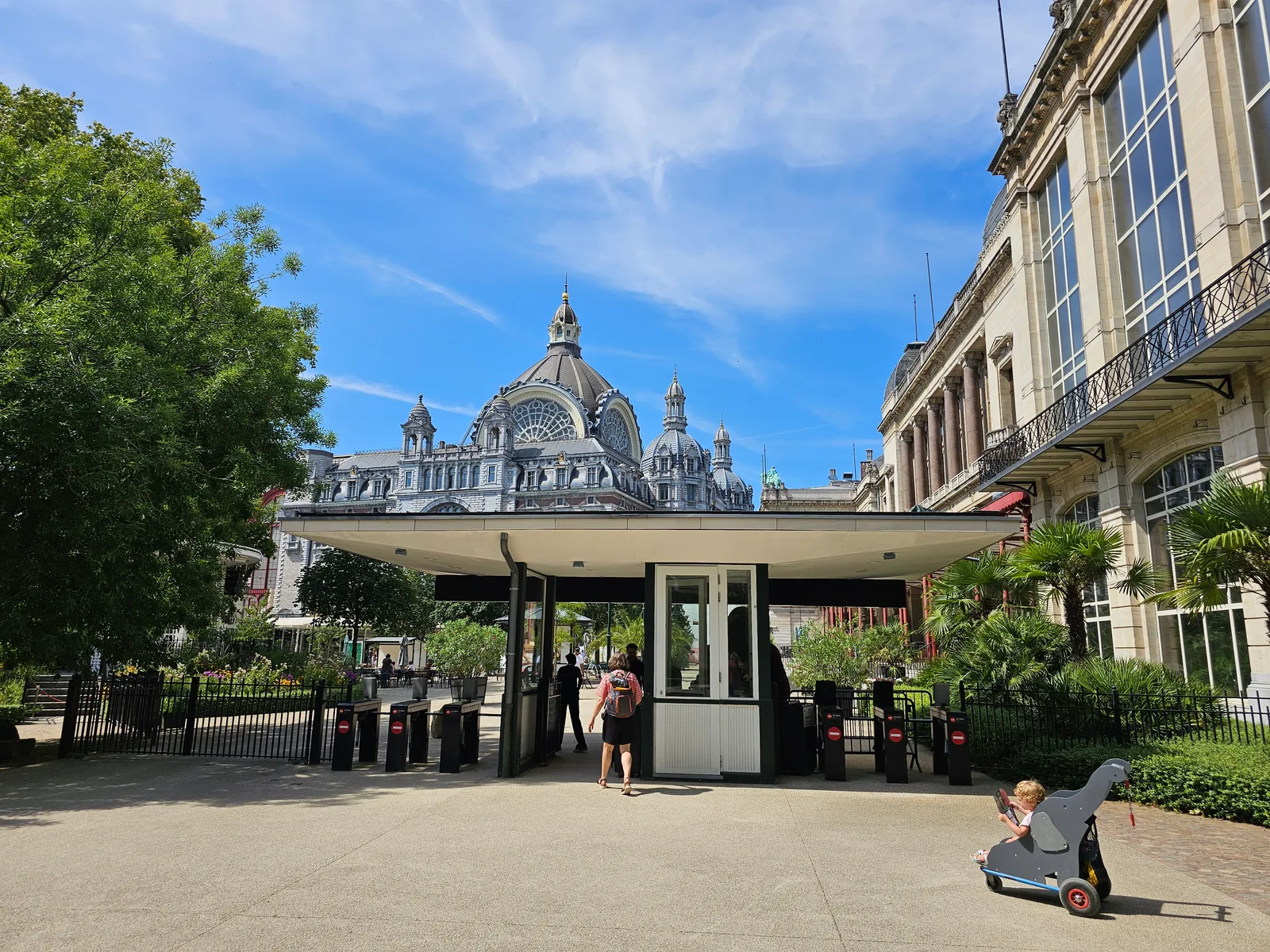Main view at Flamingoplein Antwerp — travel photo