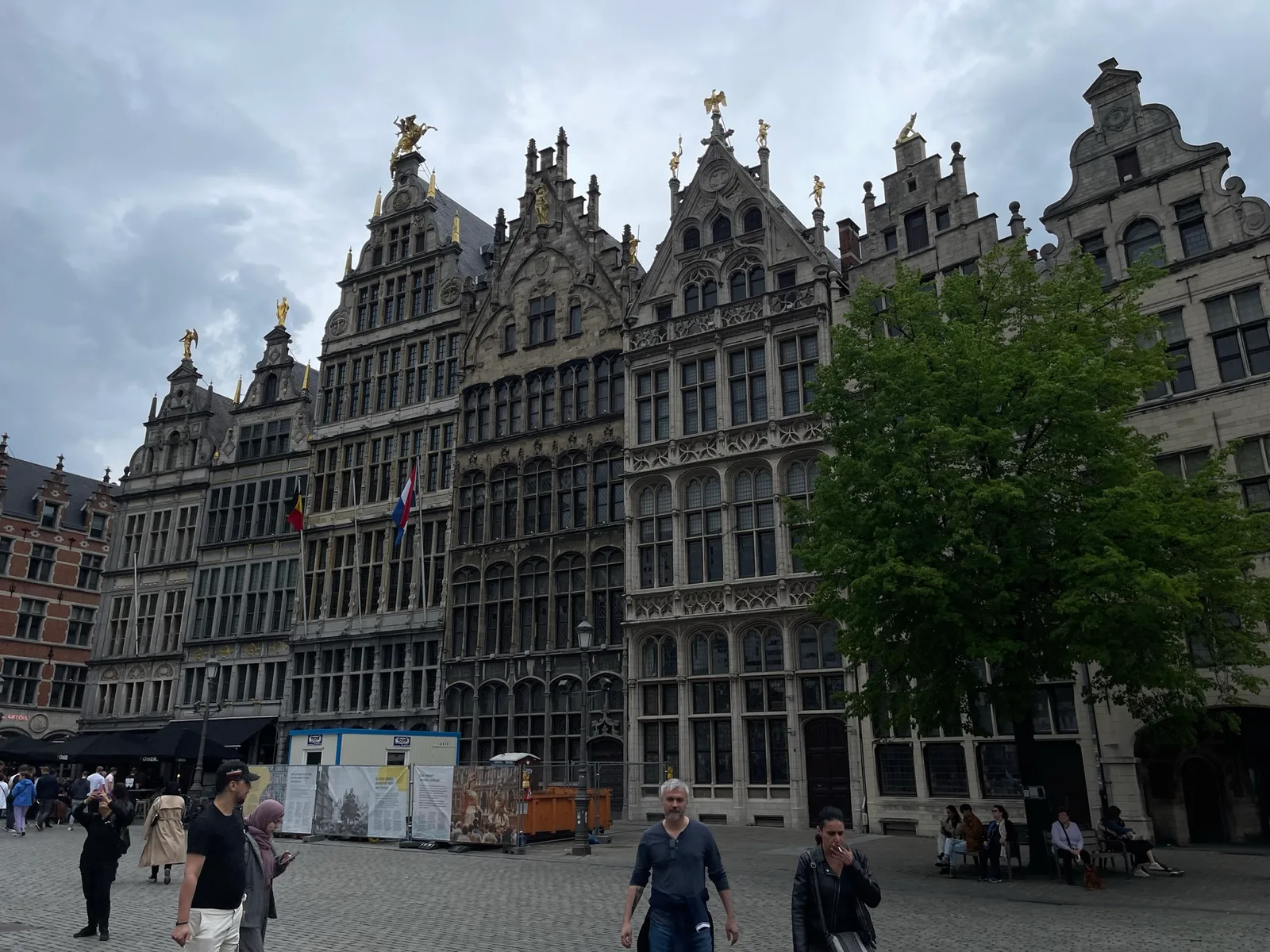 Atmosphere at Grote Markt Antwerp — travel photo