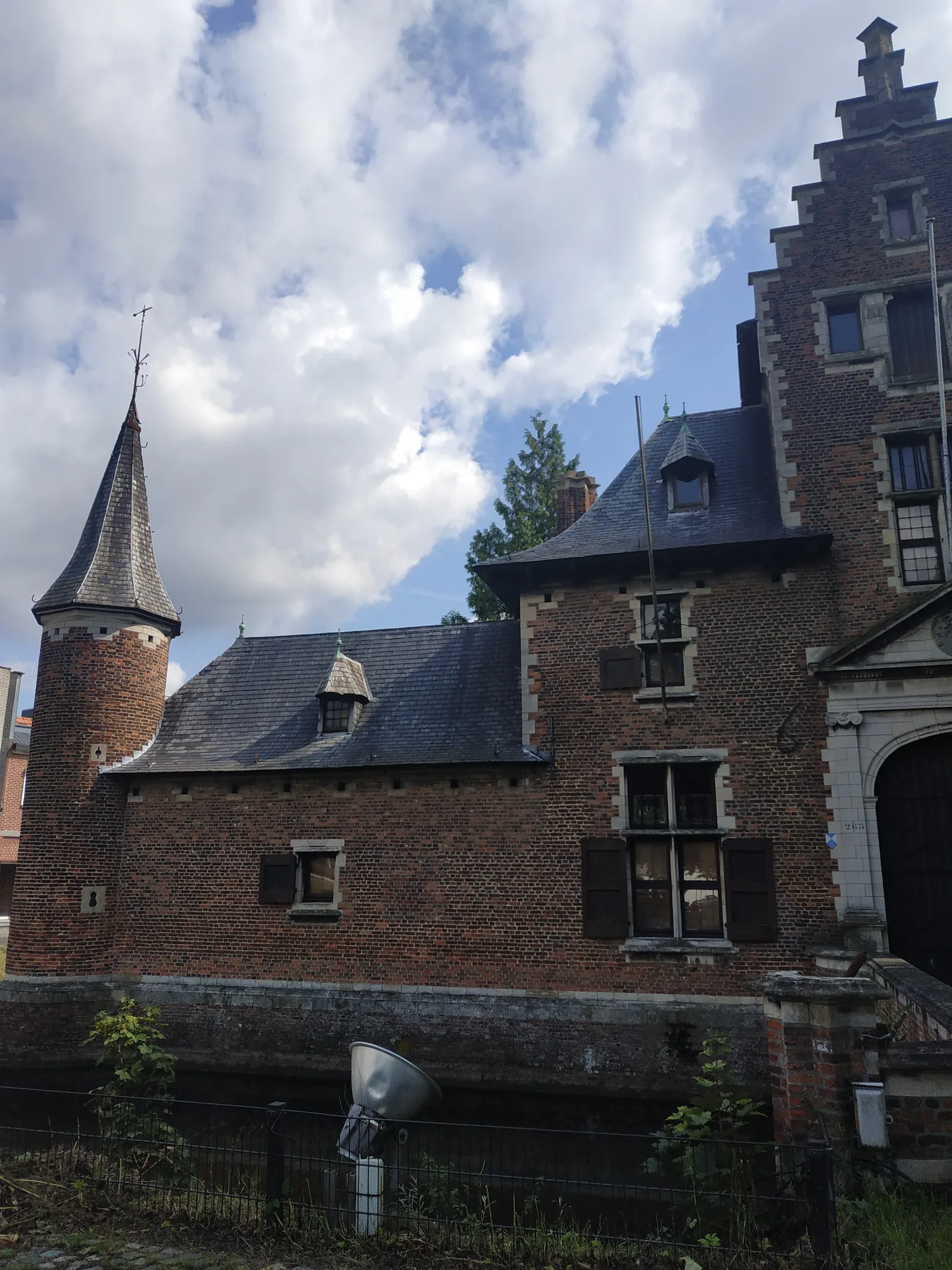 Atmosphere at Koninklijke Kring voor Heemkunde Merksem Antwerp — travel photo