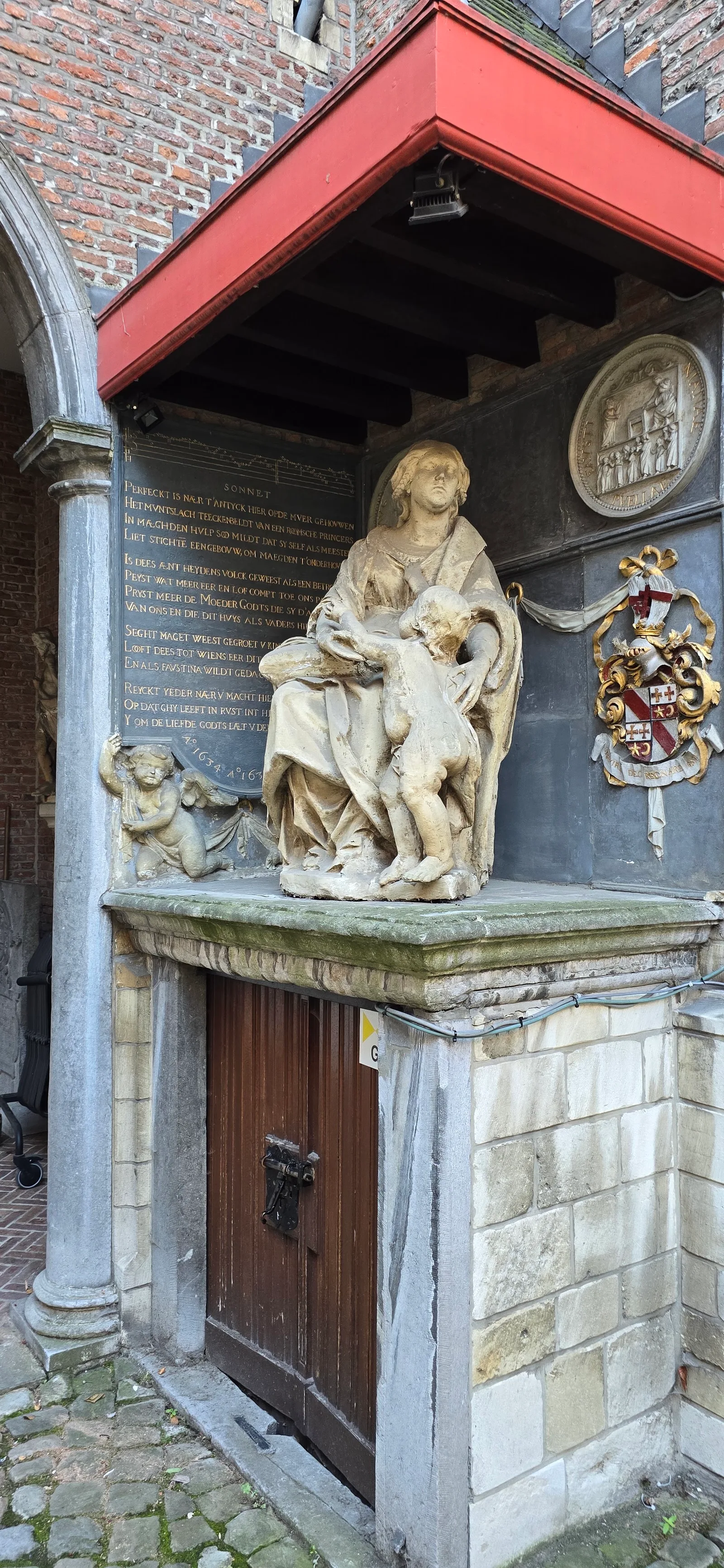 Details at Maagdenhuis Antwerp — travel photo