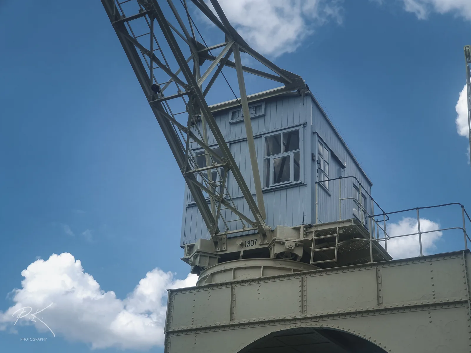 Details at Oude havenkranen Antwerp — travel photo