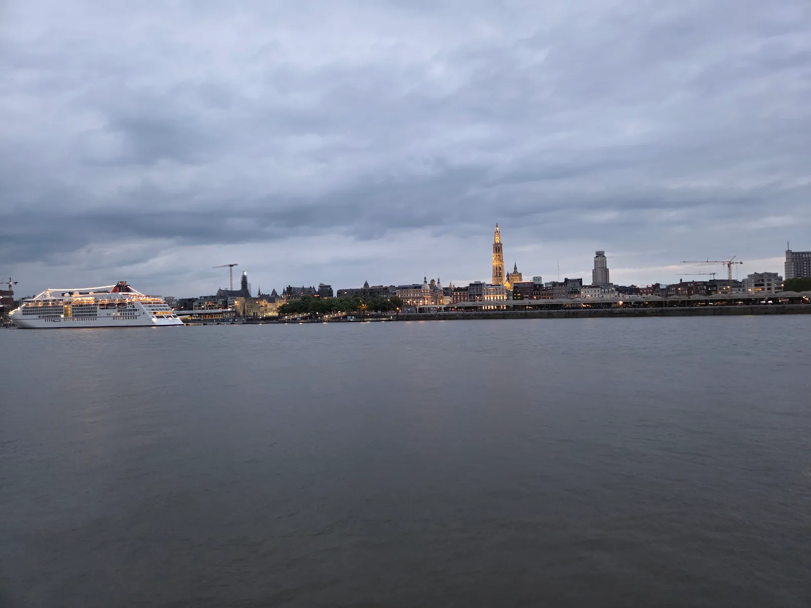 Atmosphere at Sint-Anna’s Tunnel Antwerp — travel photo
