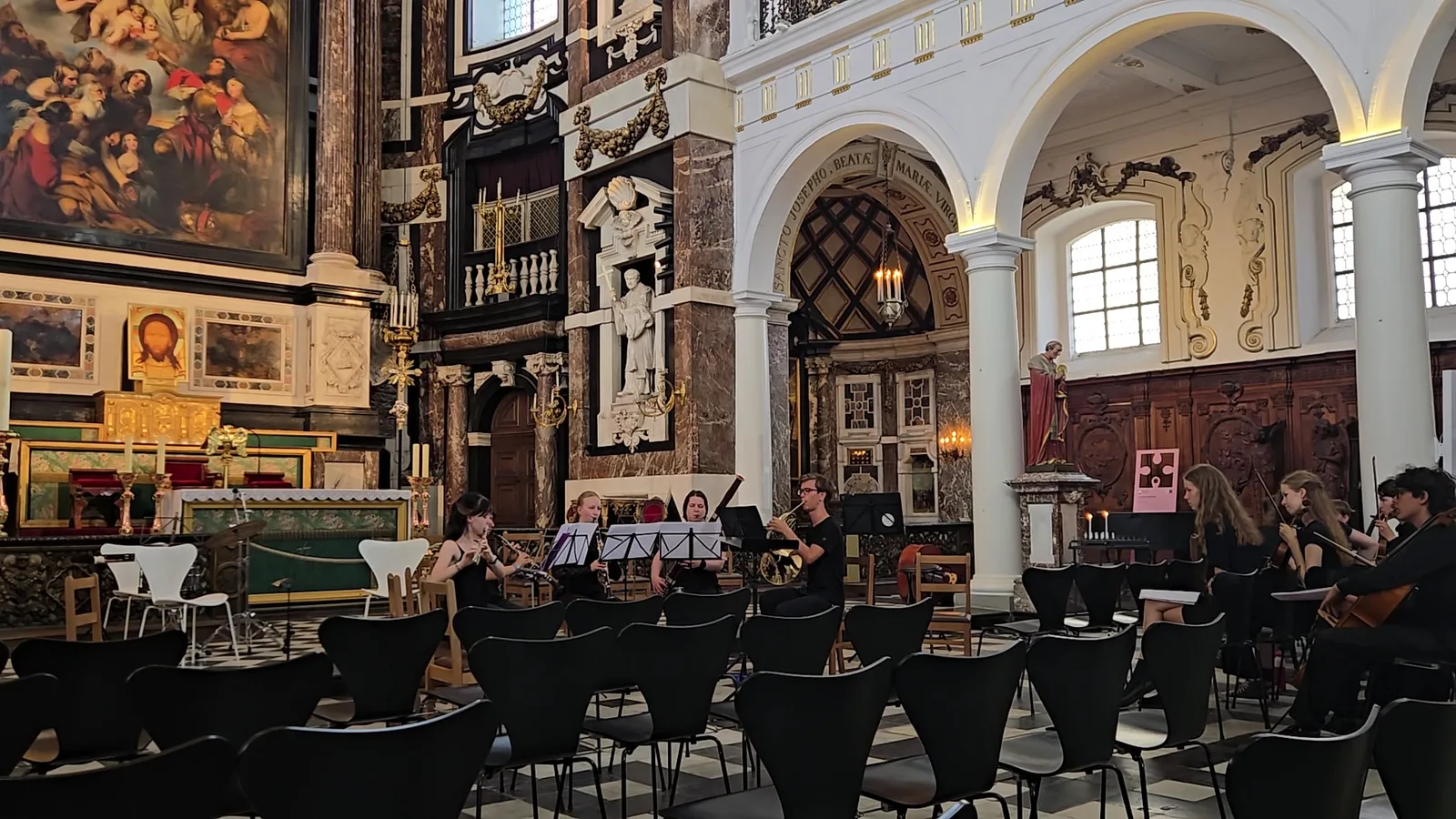 Details at Sint-Carolus Borromeuskerk Antwerp — travel photo