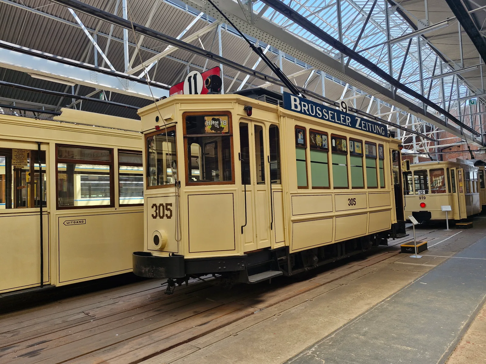 Details at Vlaams Tram- en Autobusmuseum Antwerp — travel photo