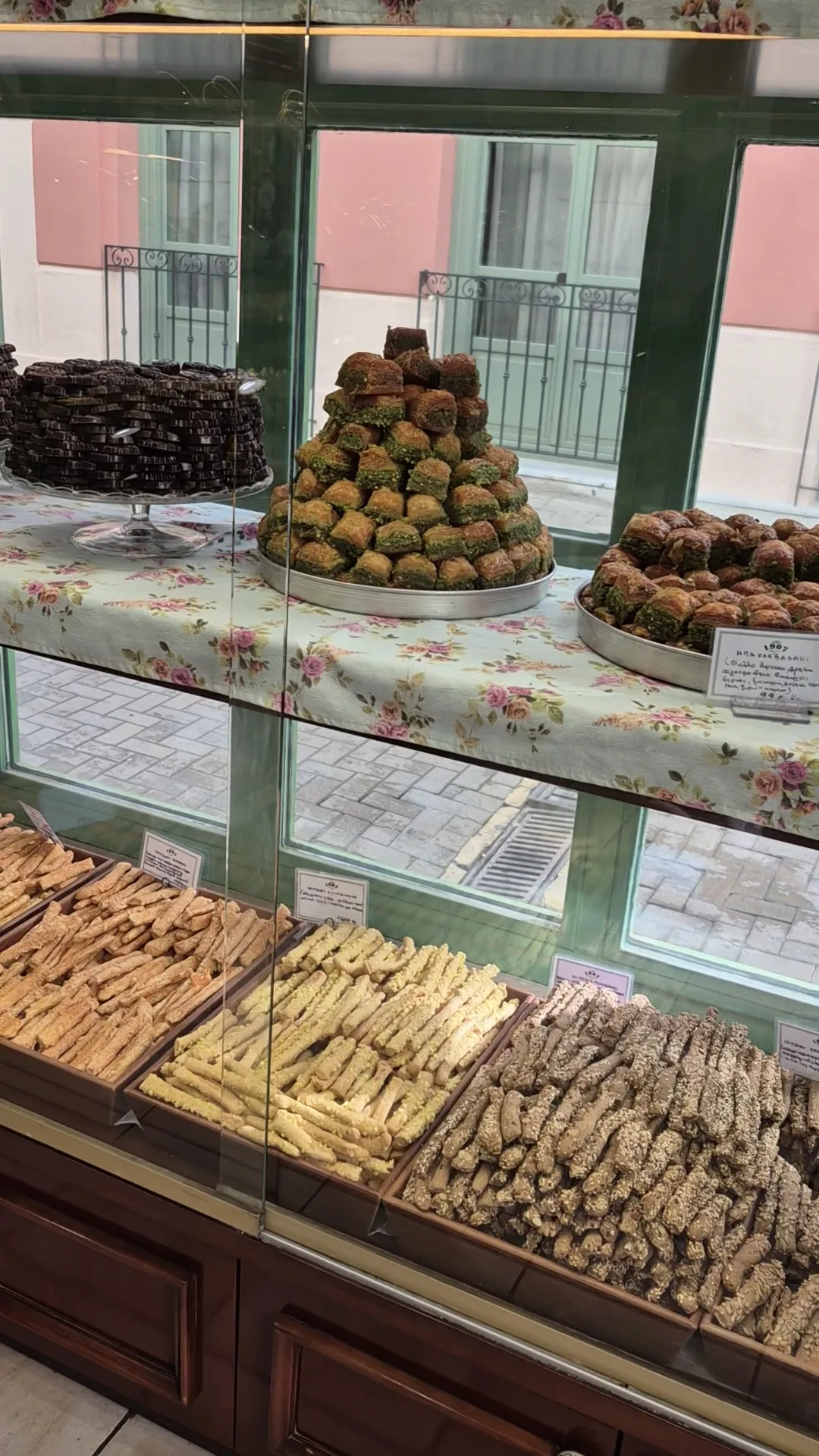 Atmosphere at Artos Venetis Athens — travel photo