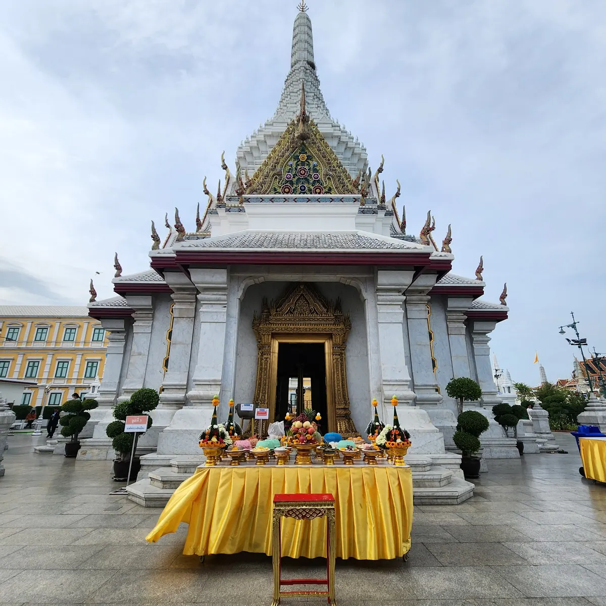 Main view at Bangkok City Pillar Shrine Bangkok — travel photo