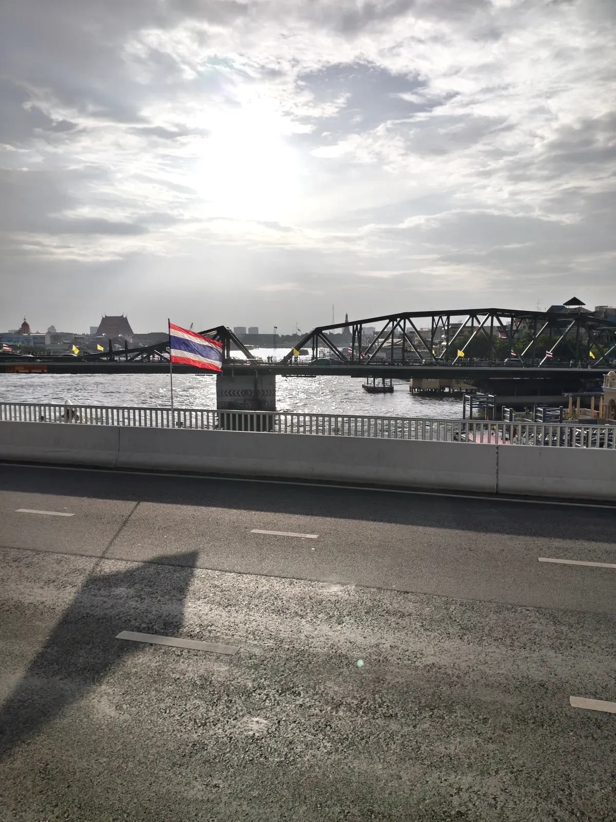 Chao Phraya Sky Park — romantic guide Bangkok