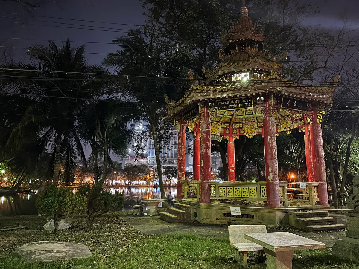 Atmosphere at Lumphini Park Bangkok — travel photo