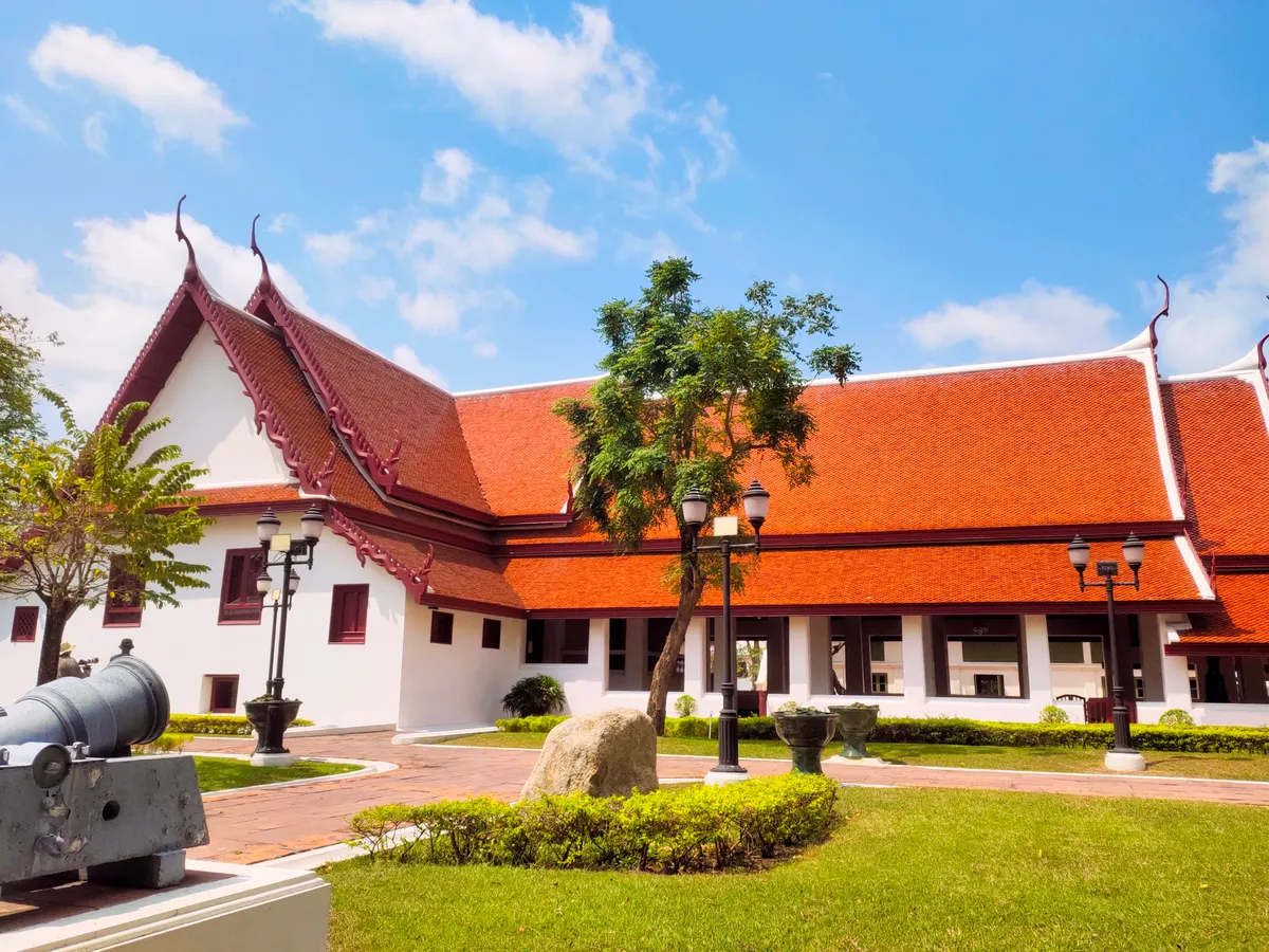 Main view at Phra Racha Wang Derm (Thonburi Palace) Bangkok — travel photo