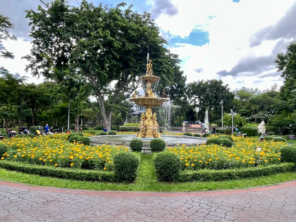 Main view at Saranrom Park Bangkok — travel photo