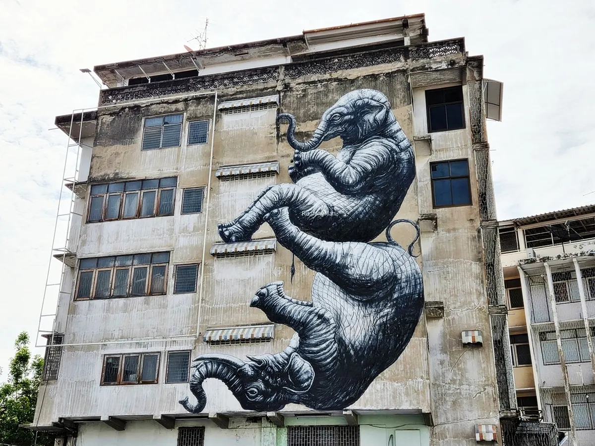Main view at Song Wat Street Art Bangkok — travel photo