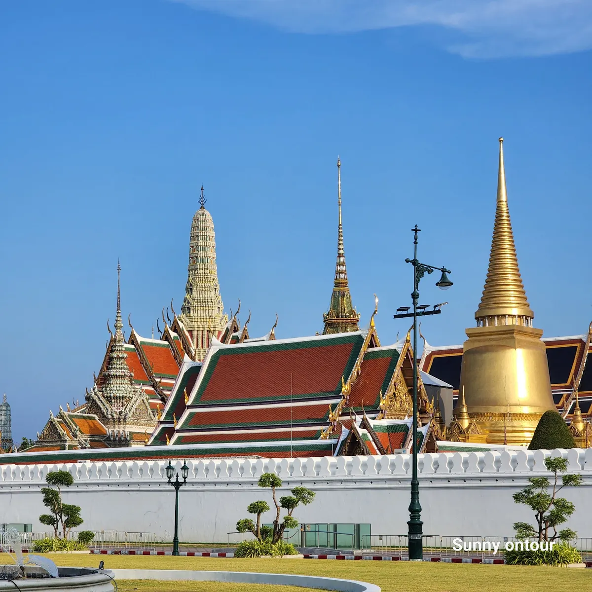 Main view at The Temple of the Emerald Buddha Bangkok — travel photo