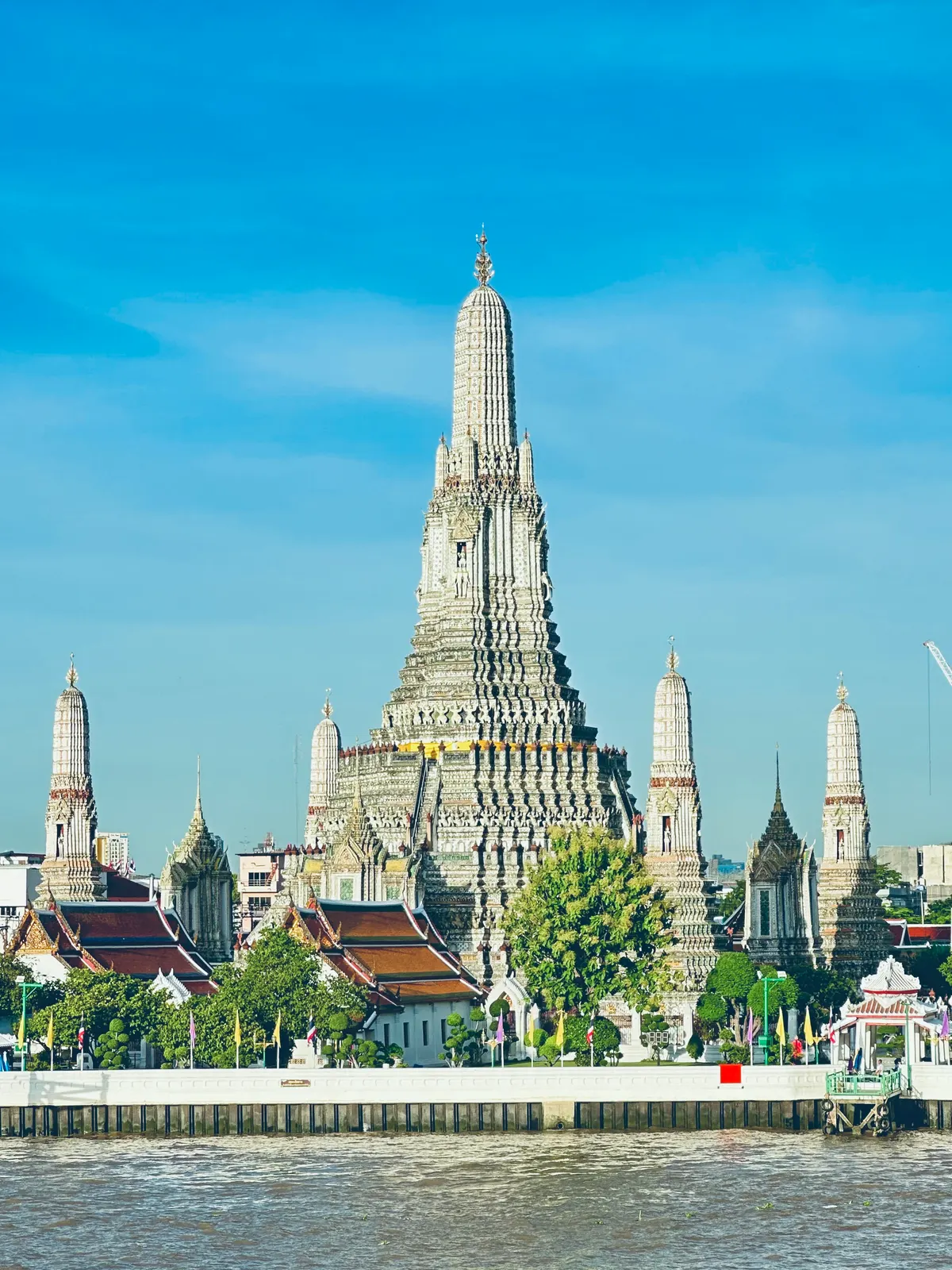 Interior at Wat Arun Ratchawararam Ratchawaramahawihan Bangkok — travel photo