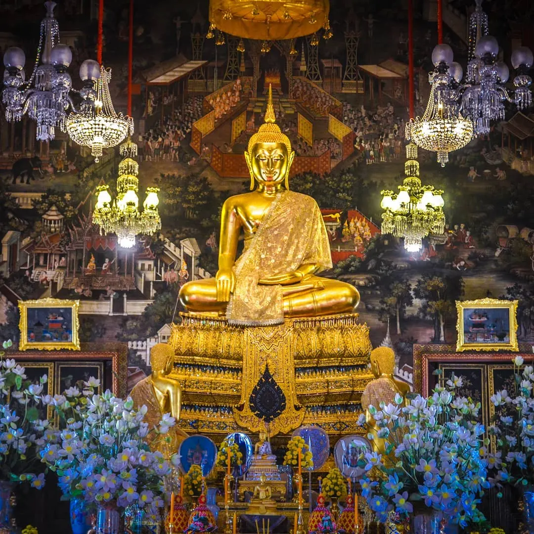 Details at Wat Arun Ratchawararam Ratchawaramahawihan Bangkok — travel photo