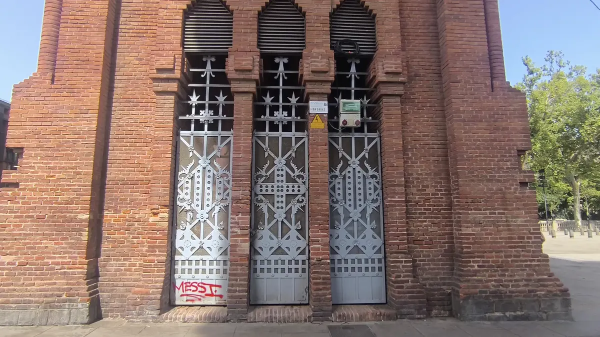 Main view at Arc de Triomf Barcelona — travel photo