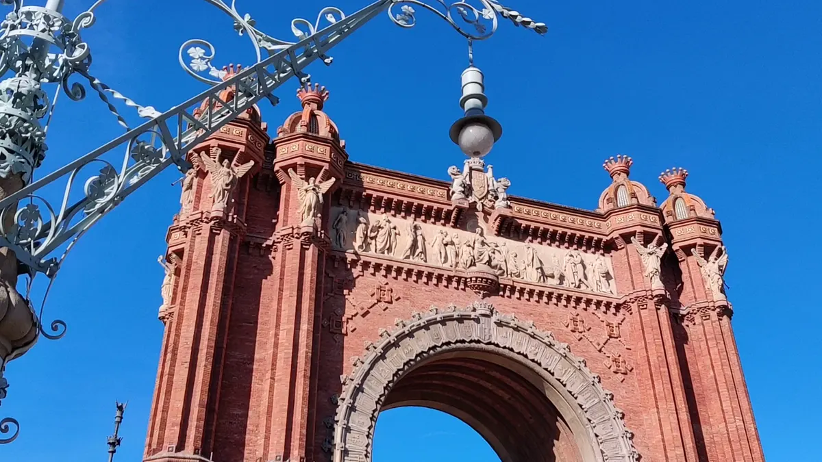 Atmosphere at Arc de Triomf Barcelona — travel photo