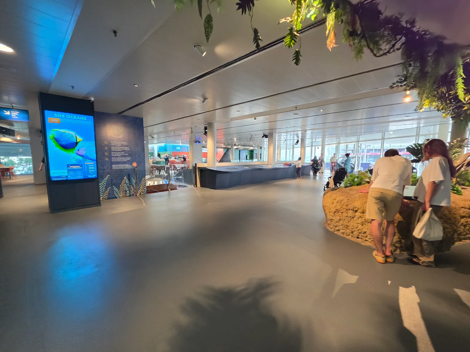 Atmosphere at L’Aquàrium de Barcelona Barcelona — travel photo