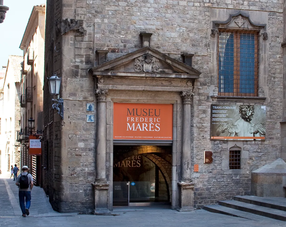 Atmosphere at Museu Frederic Marès Barcelona — travel photo
