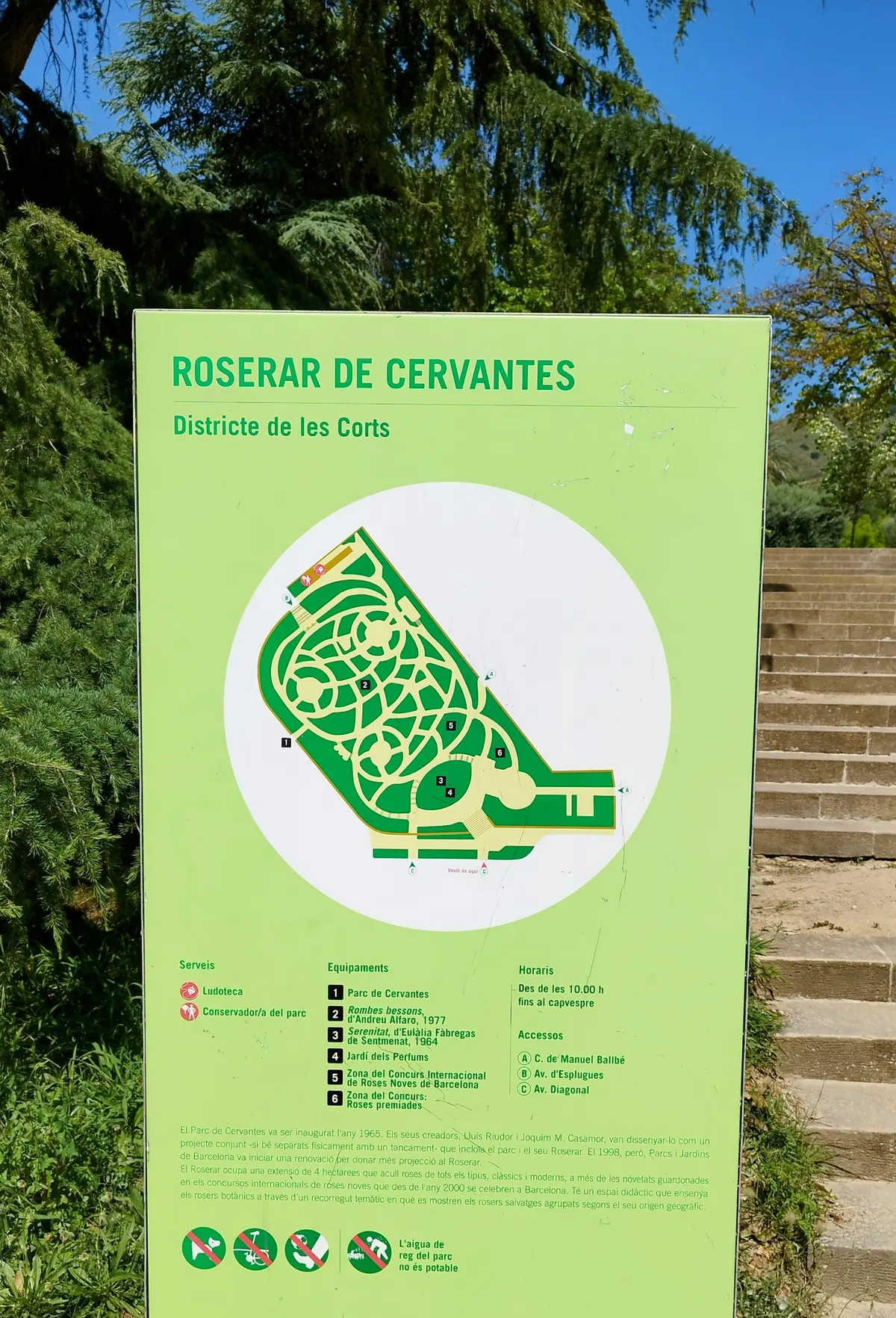 Details at Parc de Cervantes Barcelona — travel photo