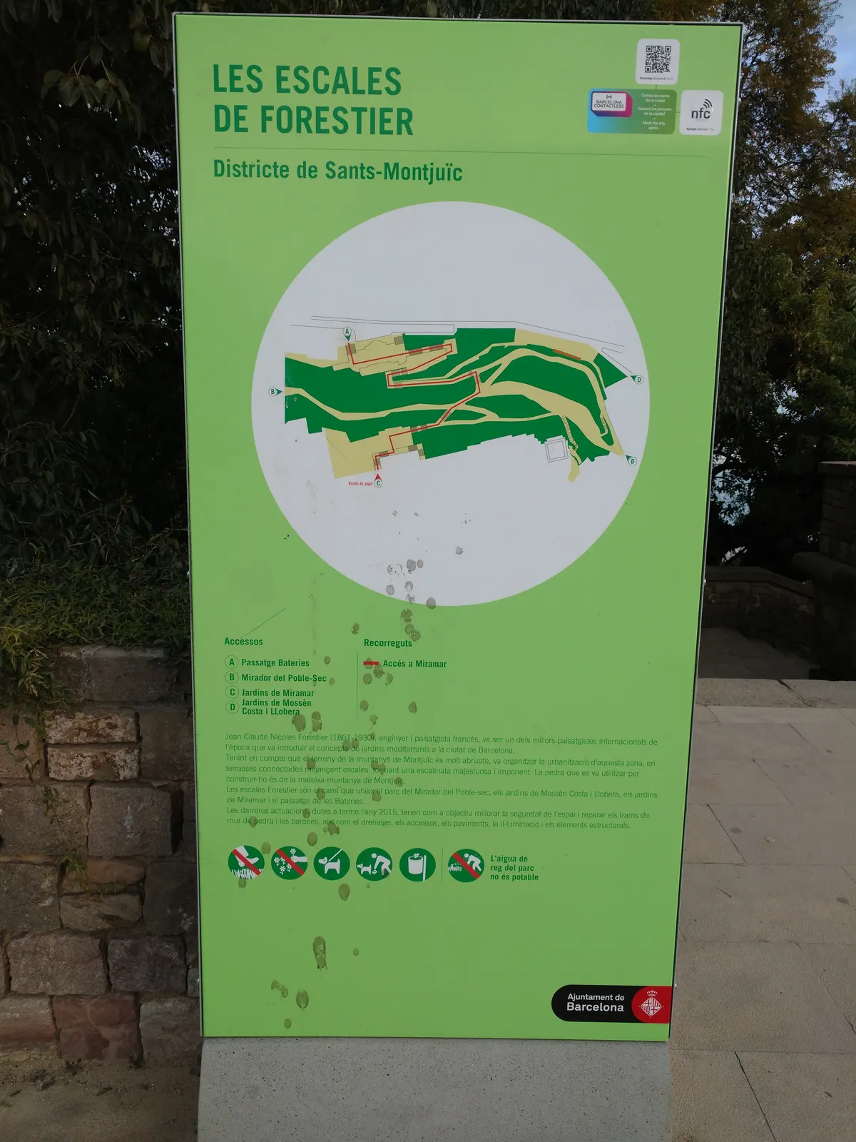 Details at Parc del Mirador del Poble-sec Barcelona — travel photo
