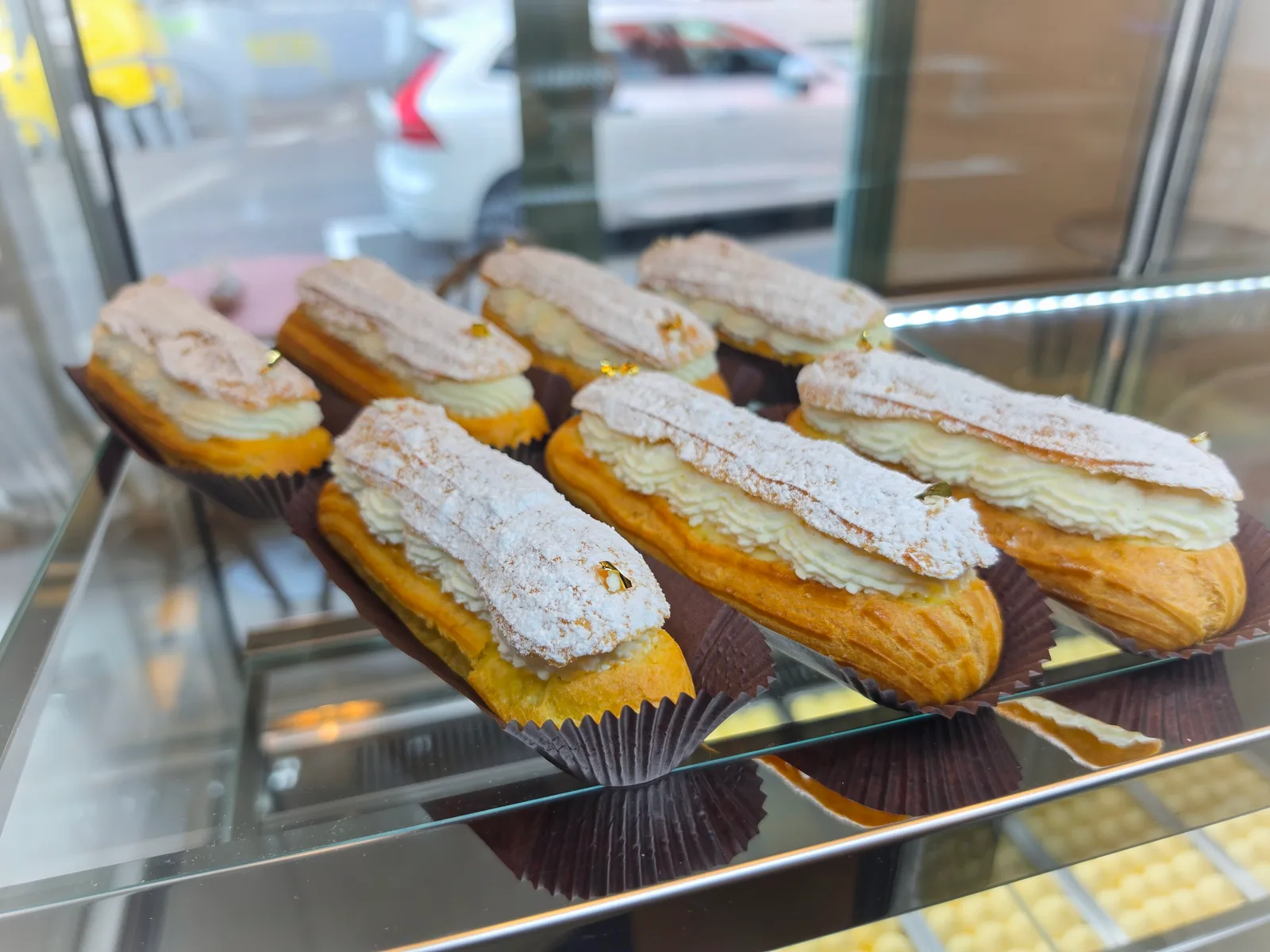 Main view at Artisan Konditorei Cinnamon - Torten, Eclairs & mehr Basel — travel photo