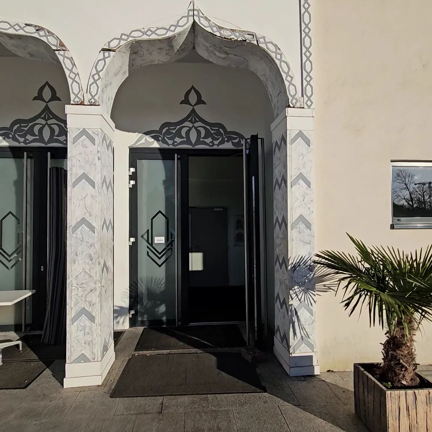 Details at Grande Mosquée de Saint-Louis (Mosquée des 3 frontières) Basel — travel photo