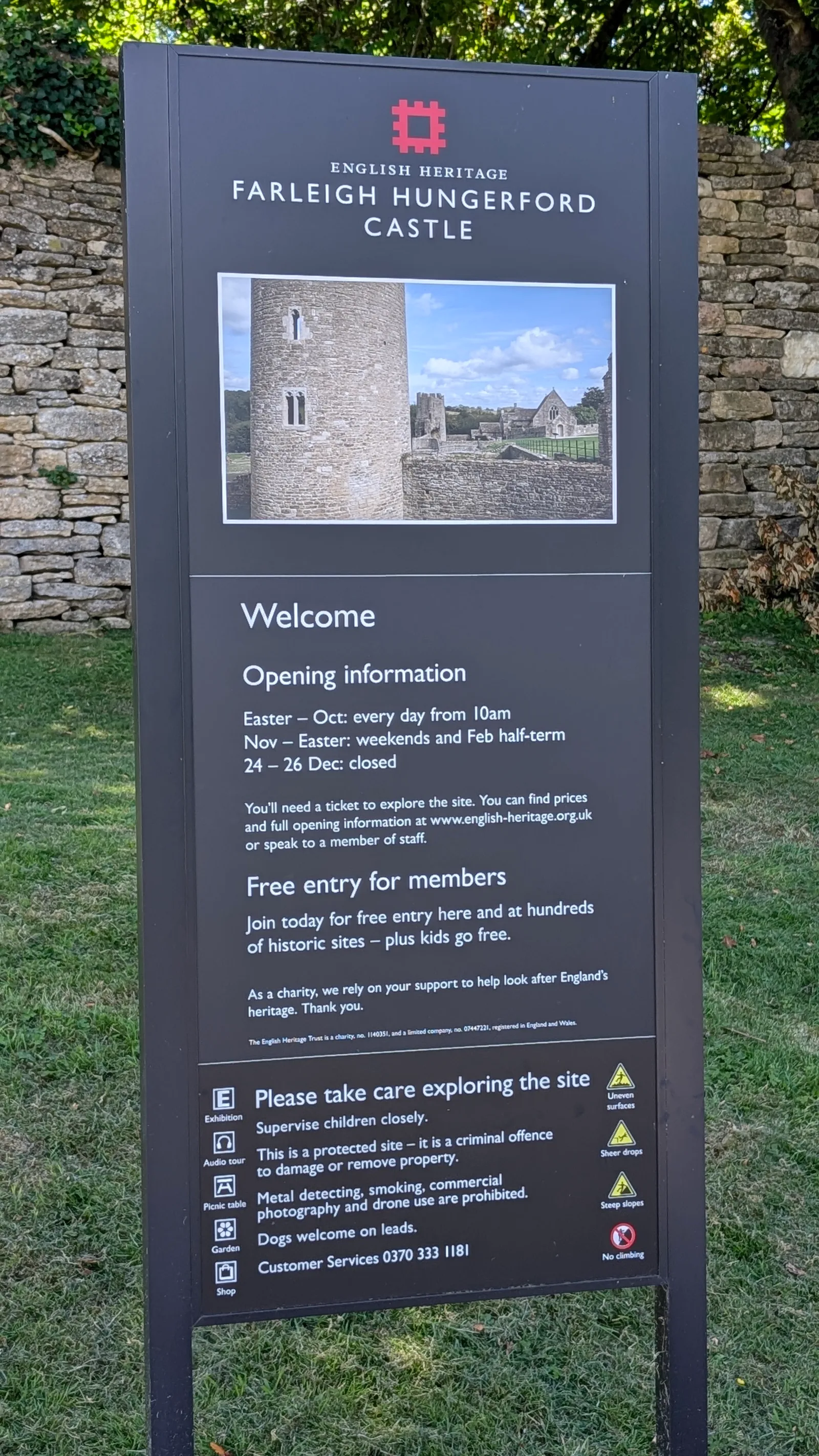 Atmosphere at Farleigh Hungerford Castle Bath — travel photo