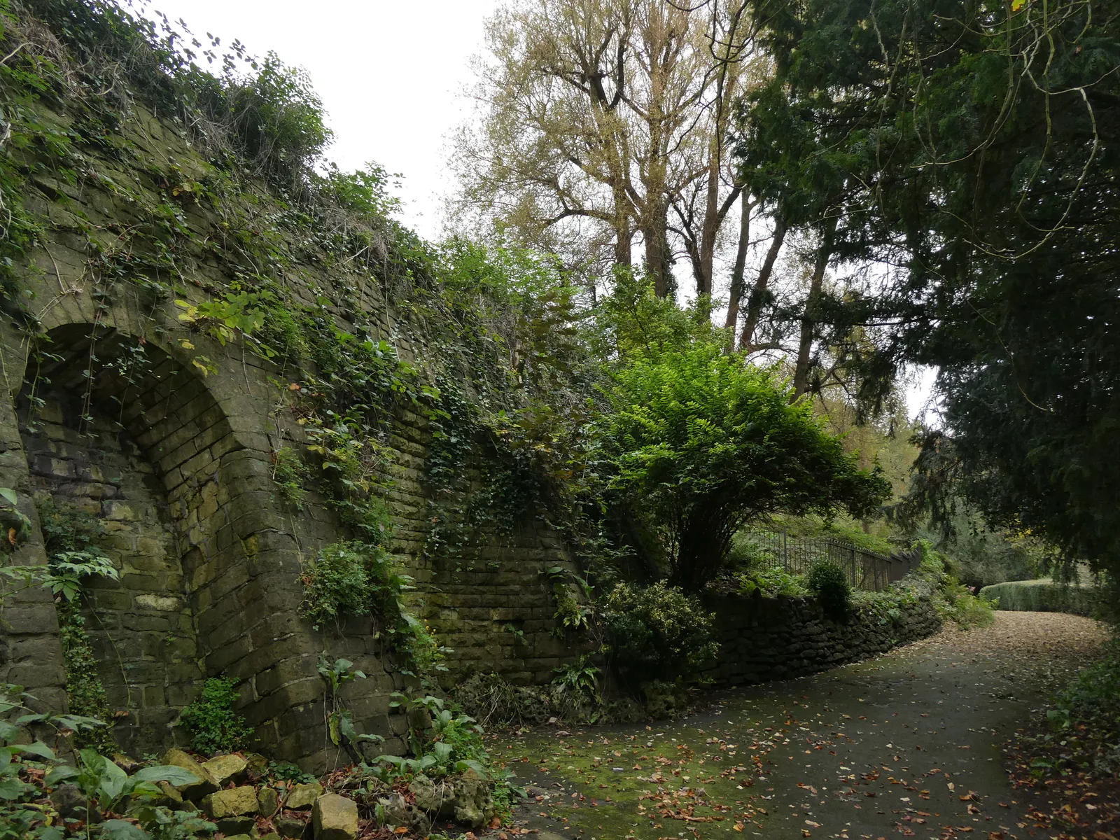 Atmosphere at Hedgemead Park Bath — travel photo