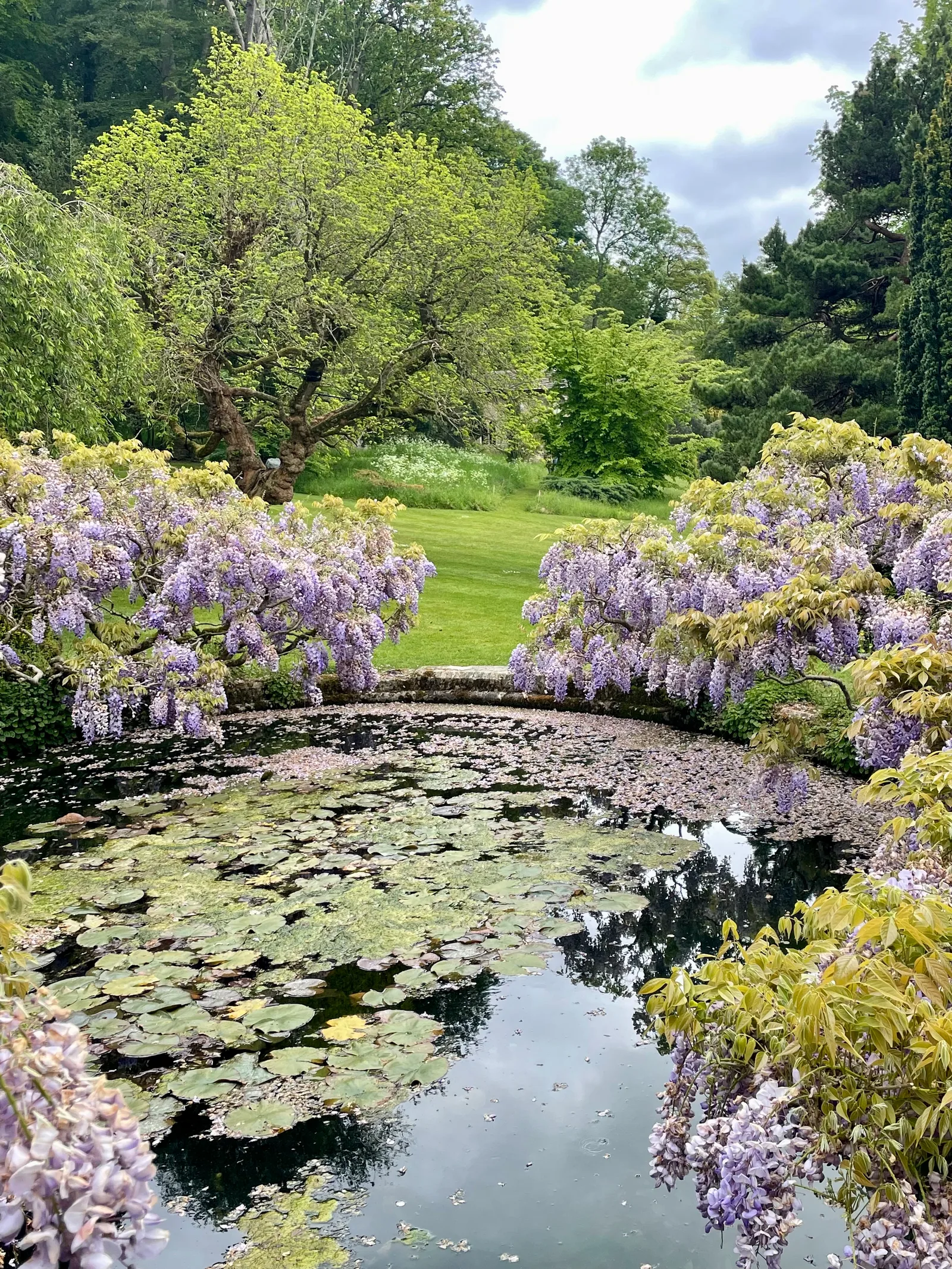 Details at Iford Manor Gardens Bath — travel photo