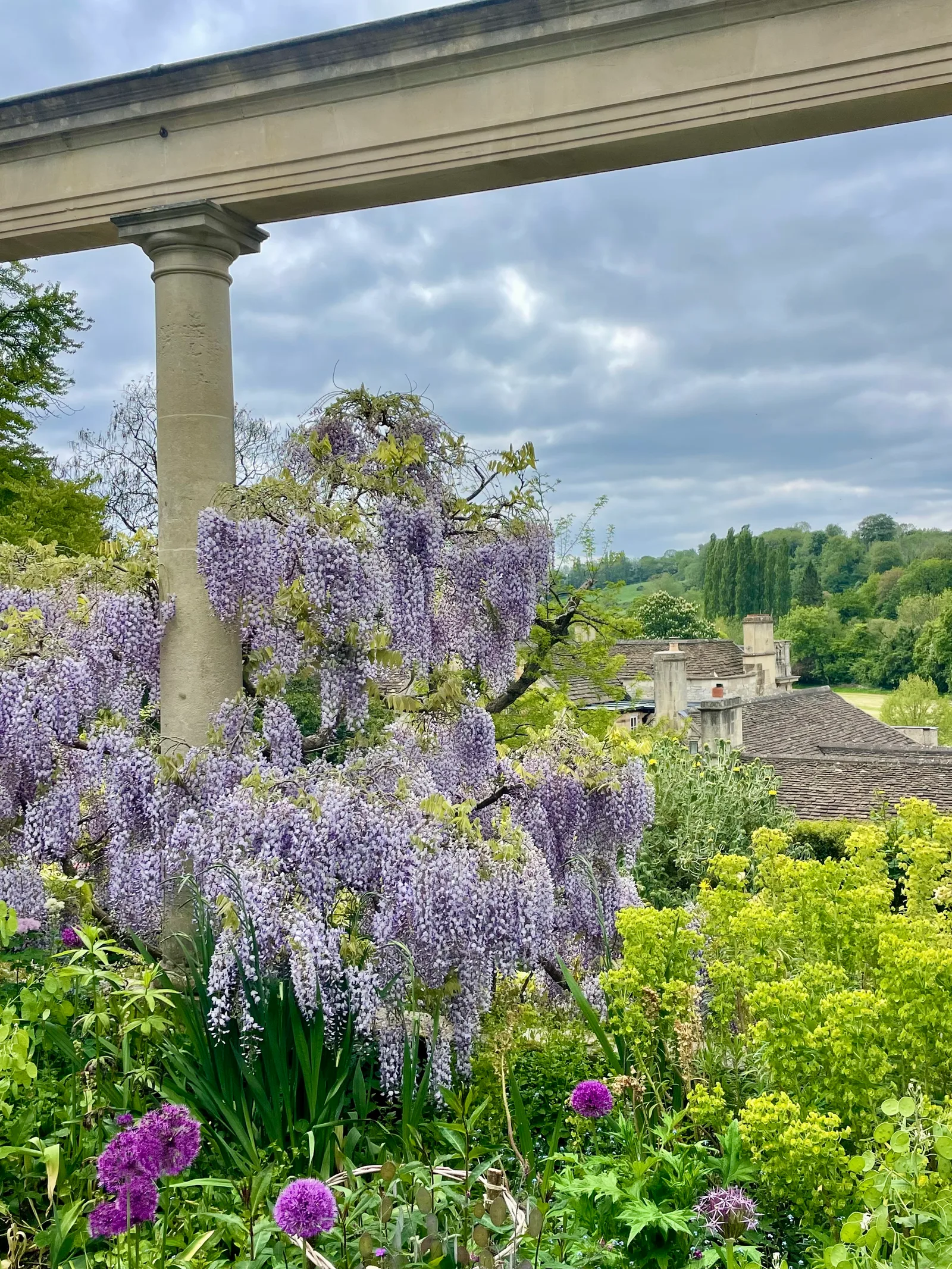 Atmosphere at Iford Manor Gardens Bath — travel photo