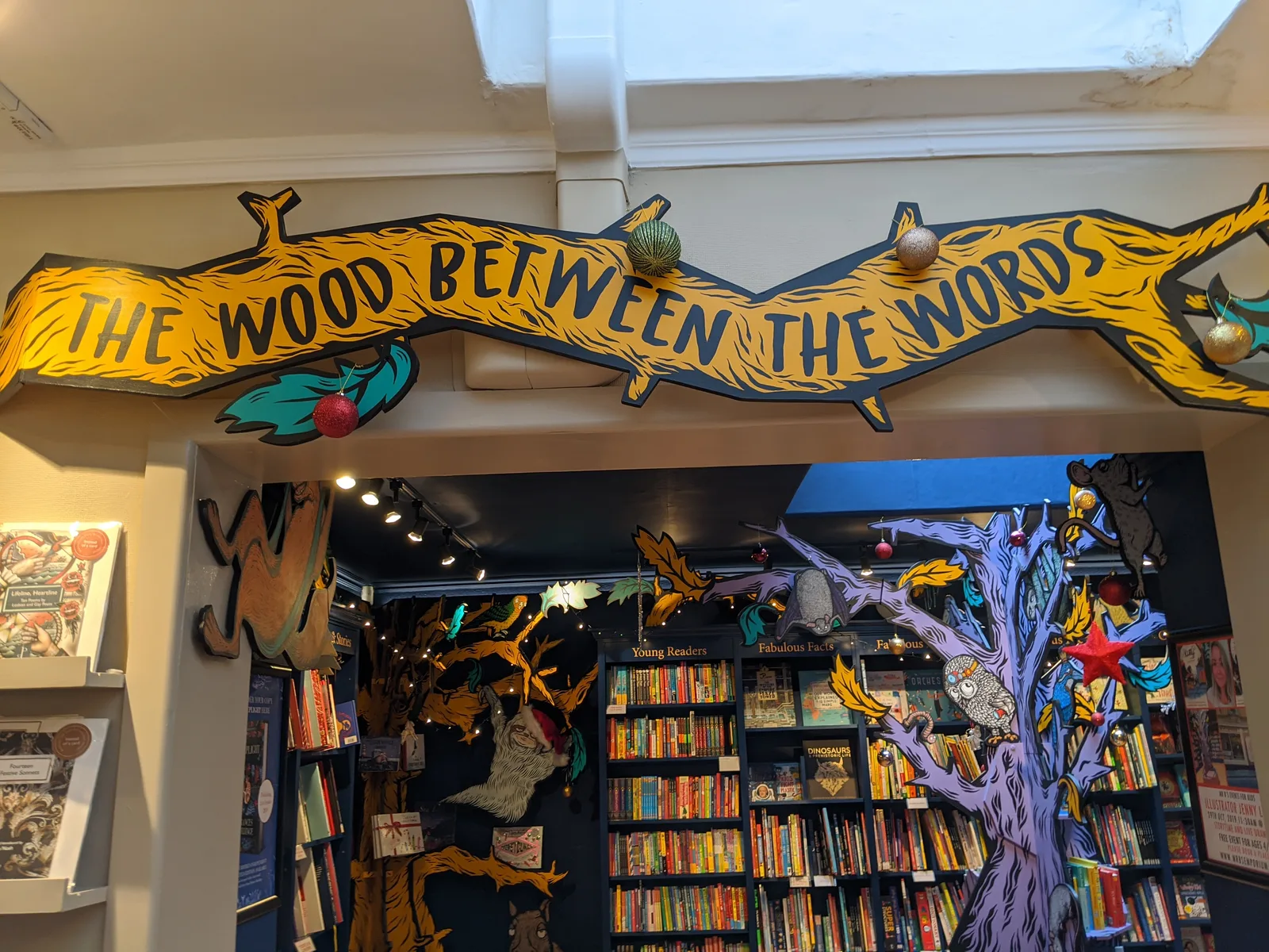 Atmosphere at Mr B's Emporium of Reading Delights Bath — travel photo