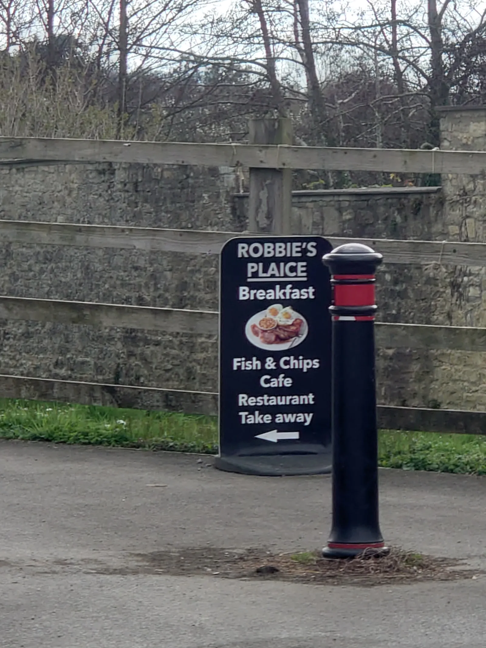 Atmosphere at The Riverside and Secret Garden Bath — travel photo