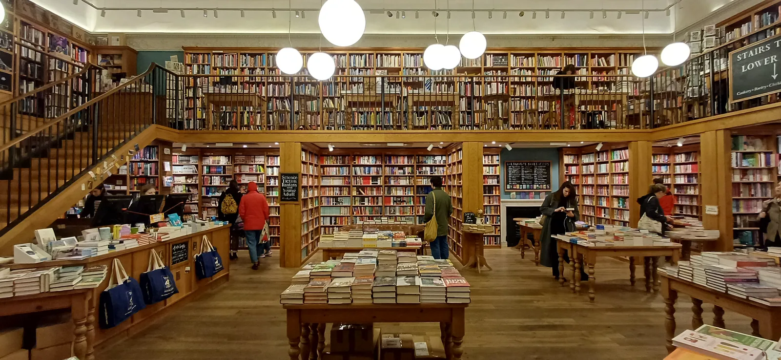 Atmosphere at Topping & Company Booksellers of Bath Bath — travel photo