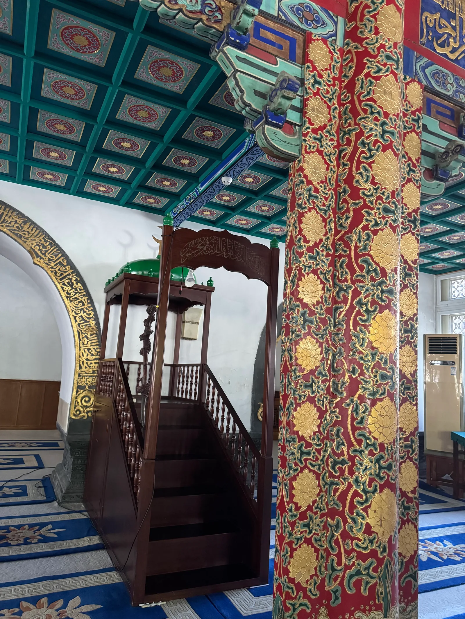 Atmosphere at Dongsi Mosque Beijing — travel photo