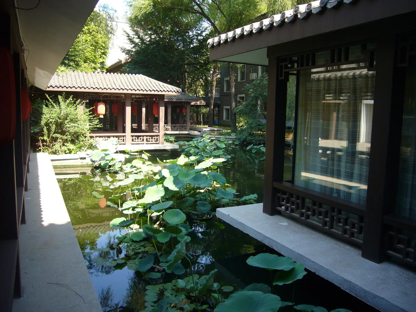 Atmosphere at Fine Art Museum of Research Institute of Traditional Chinese Painting Beijing — travel photo