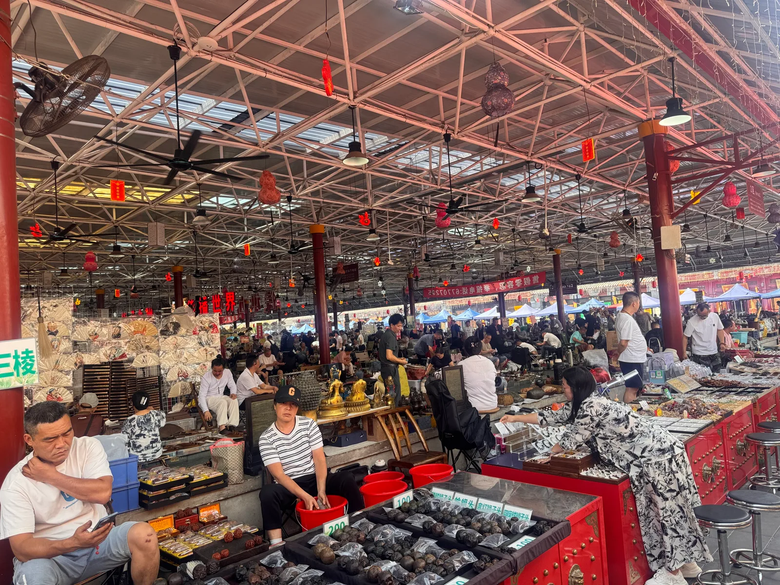 Atmosphere at 潘家园古玩市场 Beijing — travel photo