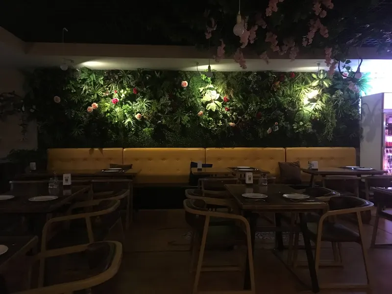 Scott's Family Italian Cuisine & Bar