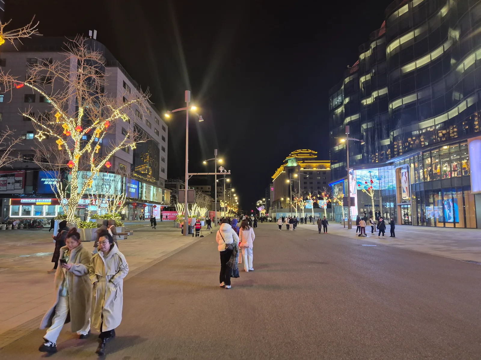Atmosphere at Wangfujing Street, Beijing Beijing — travel photo