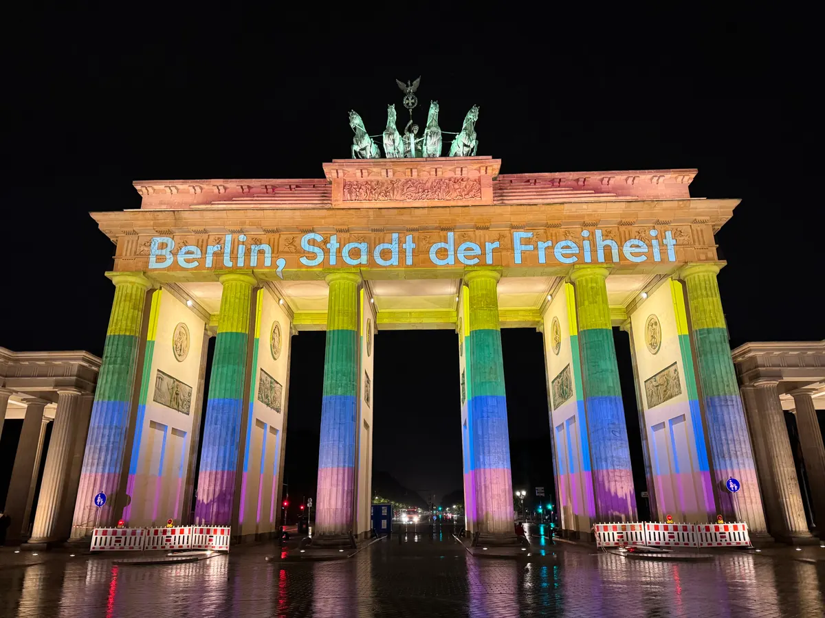 Main view at Brandenburg Gate Berlin — travel photo