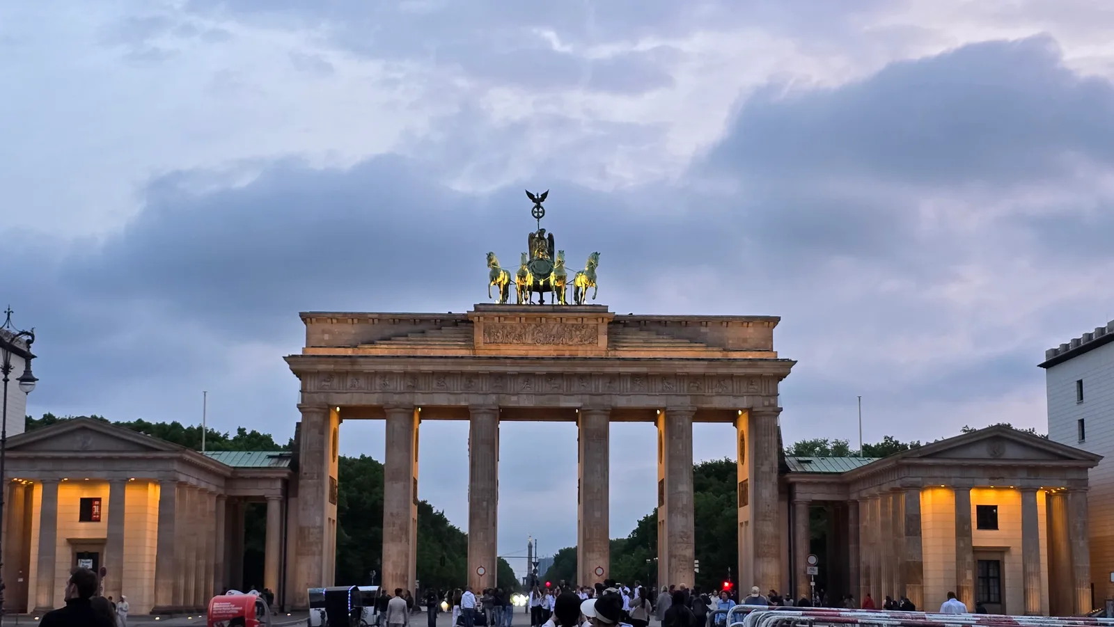 Atmosphere at Brandenburg Gate Berlin — travel photo