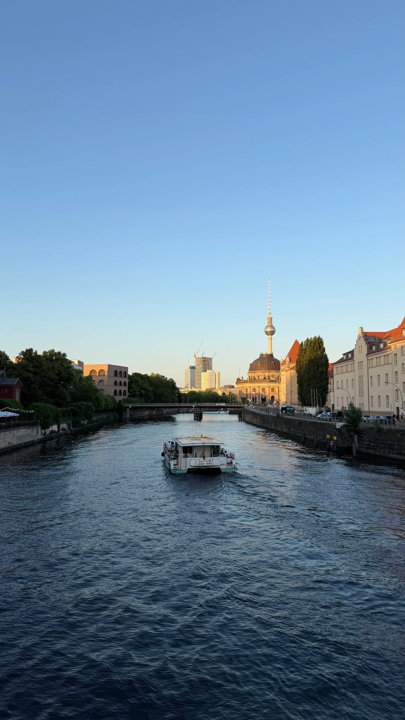 Atmosphere at Friedrichstadt-Palast Berlin — travel photo