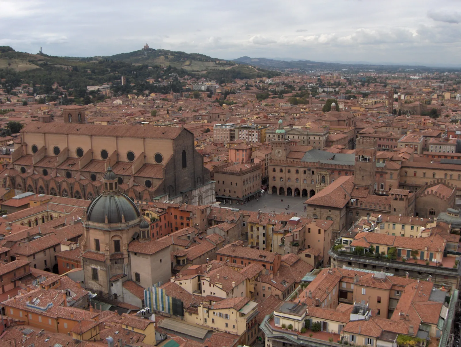 Interior at Basilica di San Petronio Bologna — travel photo