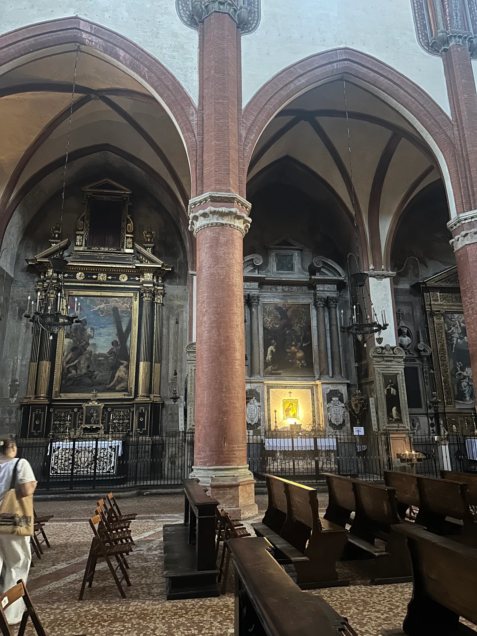 Main view at Basilica di Santa Maria dei Servi Bologna — travel photo